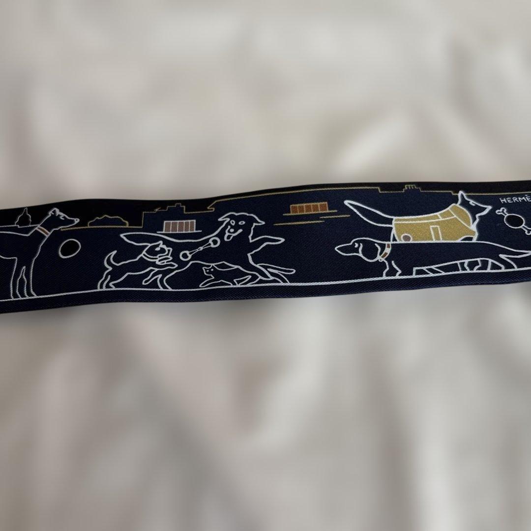 《美品》エルメス　スカーフ　ツイリー　犬　可愛い　ネイビー