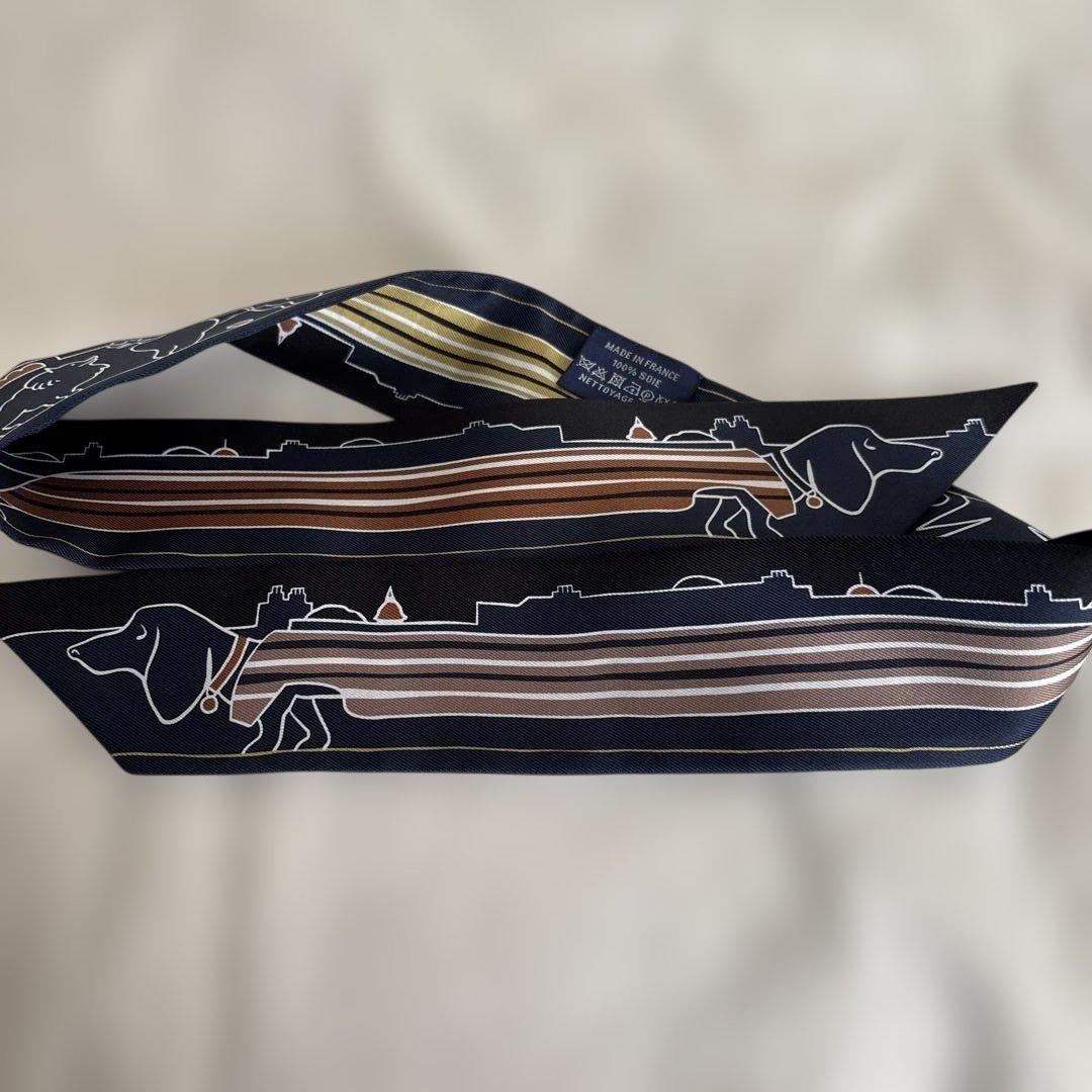 《美品》エルメス　スカーフ　ツイリー　犬　可愛い　ネイビー