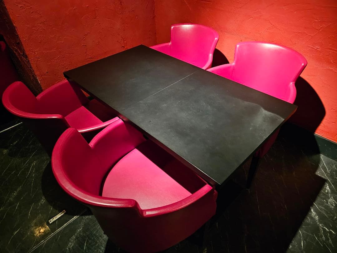 sogokagu　リーシュの椅子4脚とテーブル2台のセット