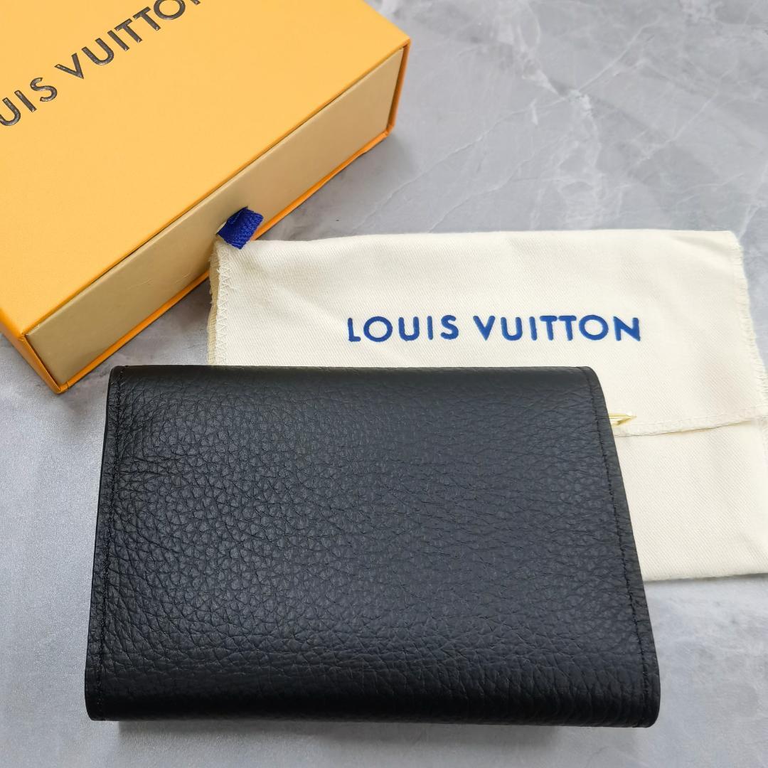 M62157 ポルトフォイユ・カプシーヌ コンパクト 折り財布