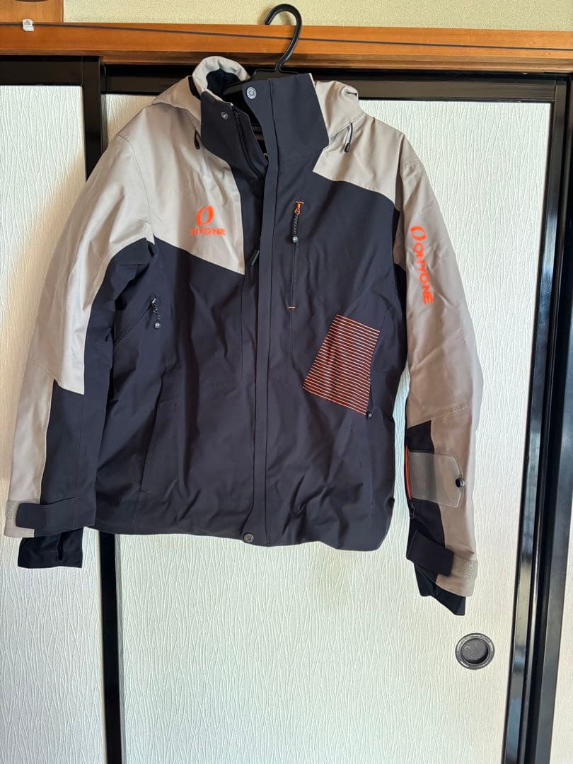 ONYONE デモチーム　スキーウエアー　上下セット　メンズＬサイズ