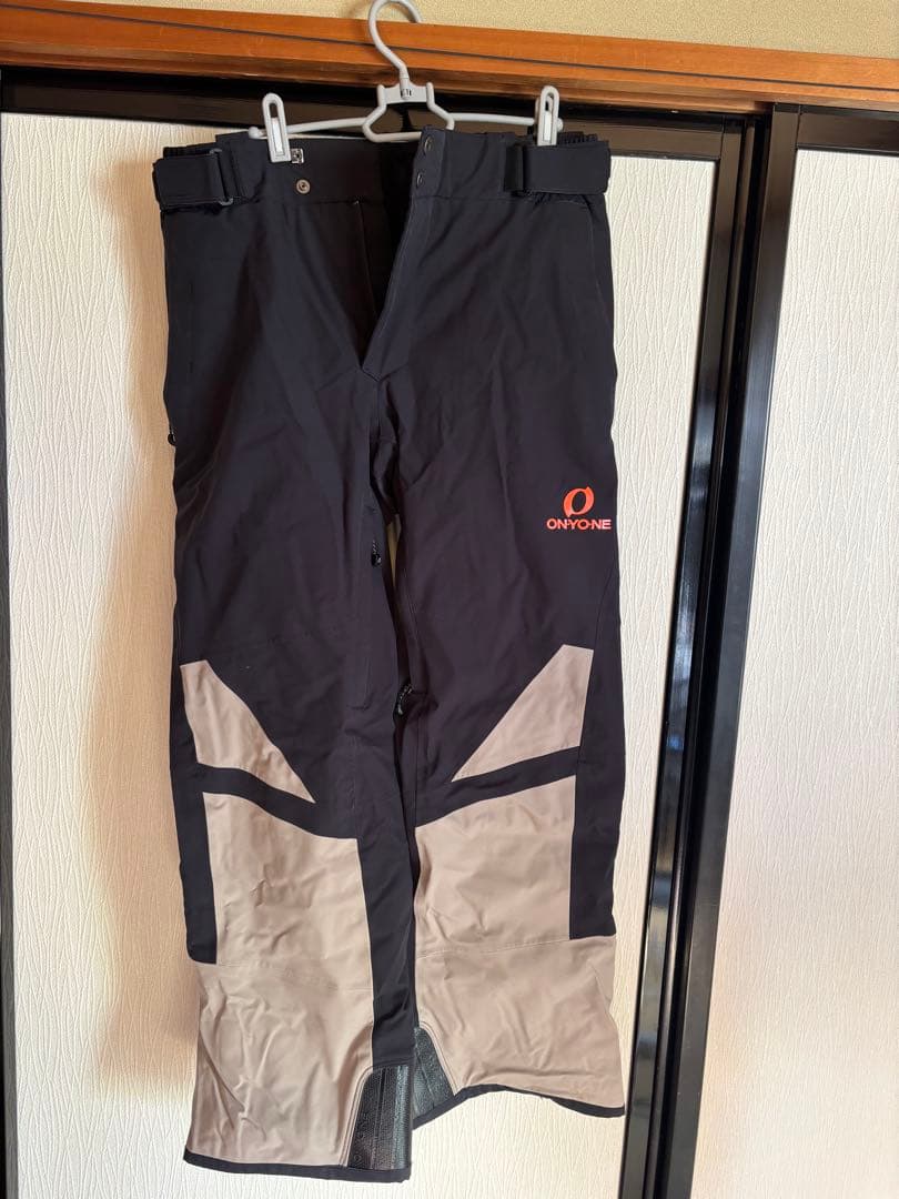ONYONE デモチーム　スキーウエアー　上下セット　メンズＬサイズ