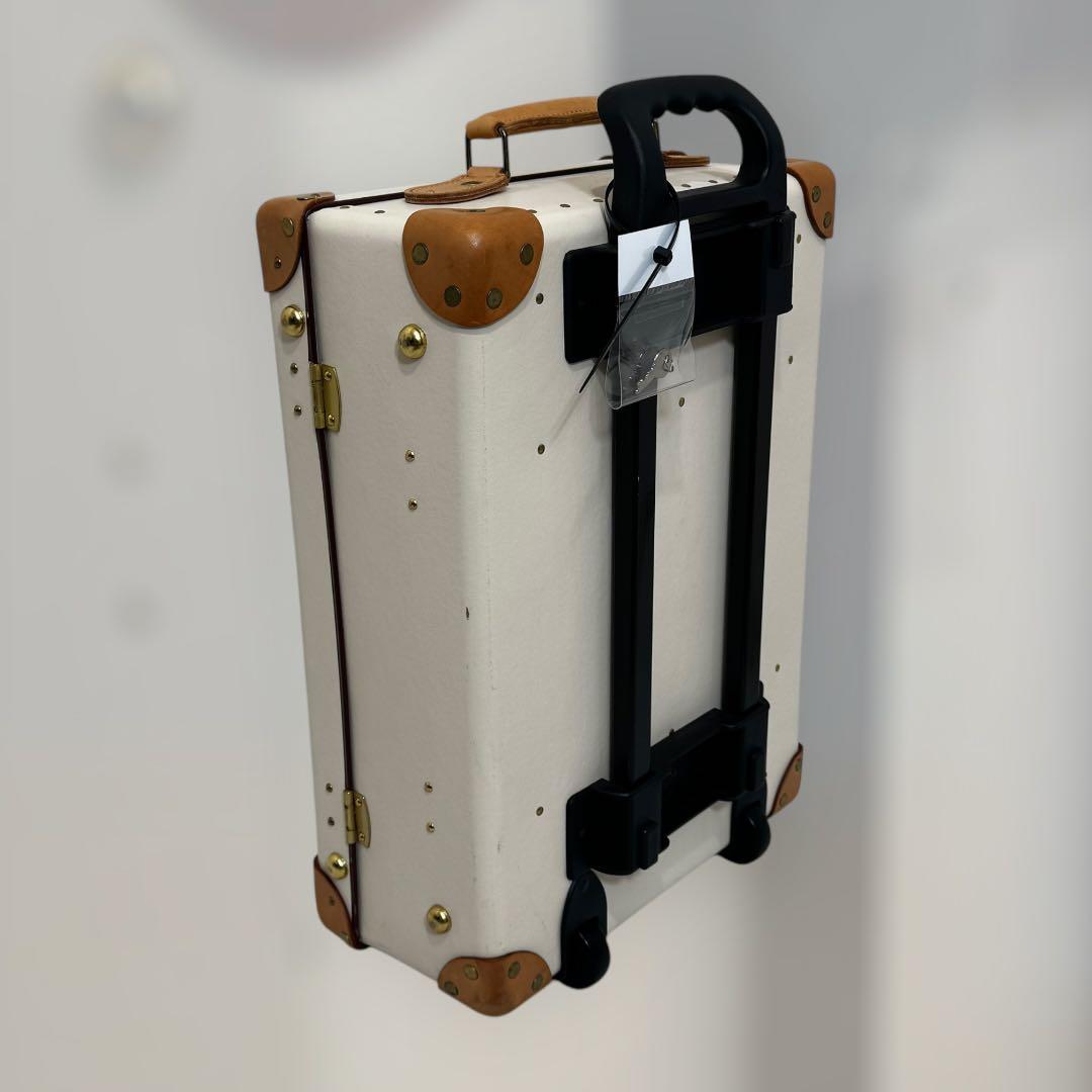 8465.グローブトロッター キャリーケース サファリ 18インチ アイボリー