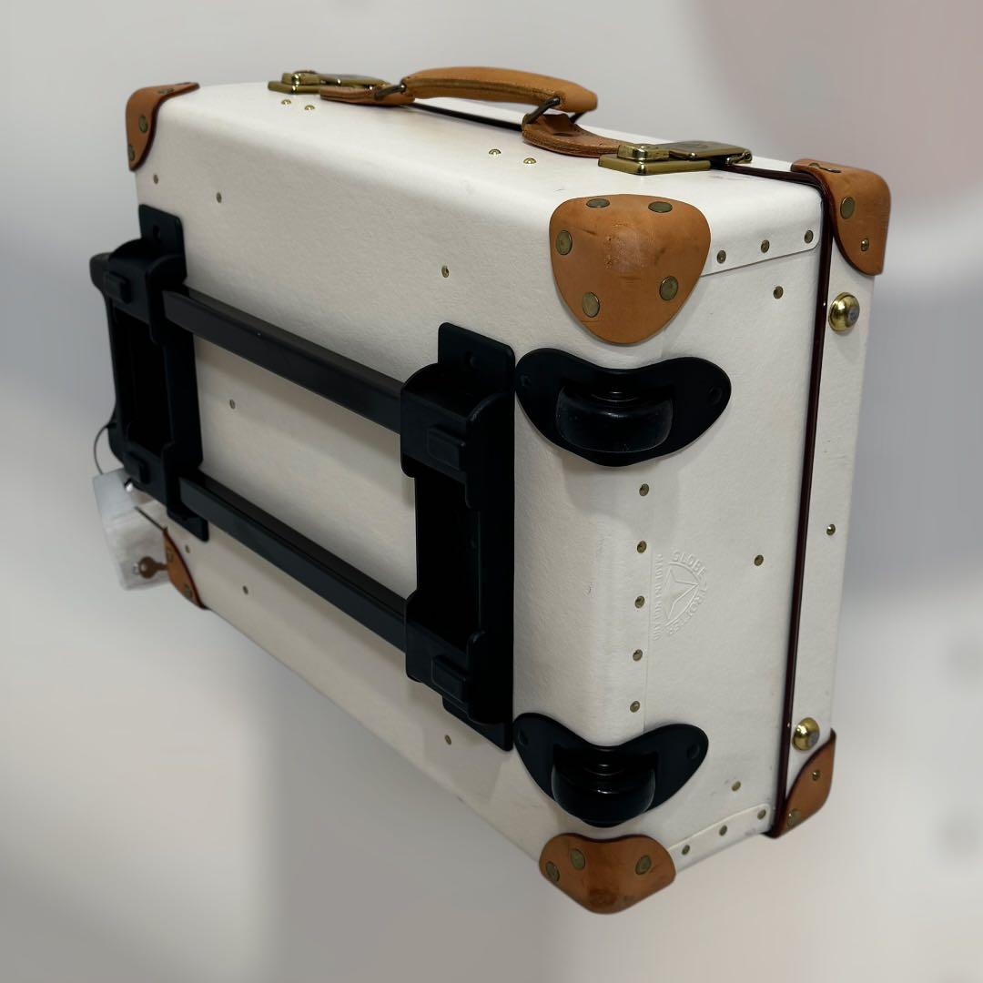 8465.グローブトロッター キャリーケース サファリ 18インチ アイボリー