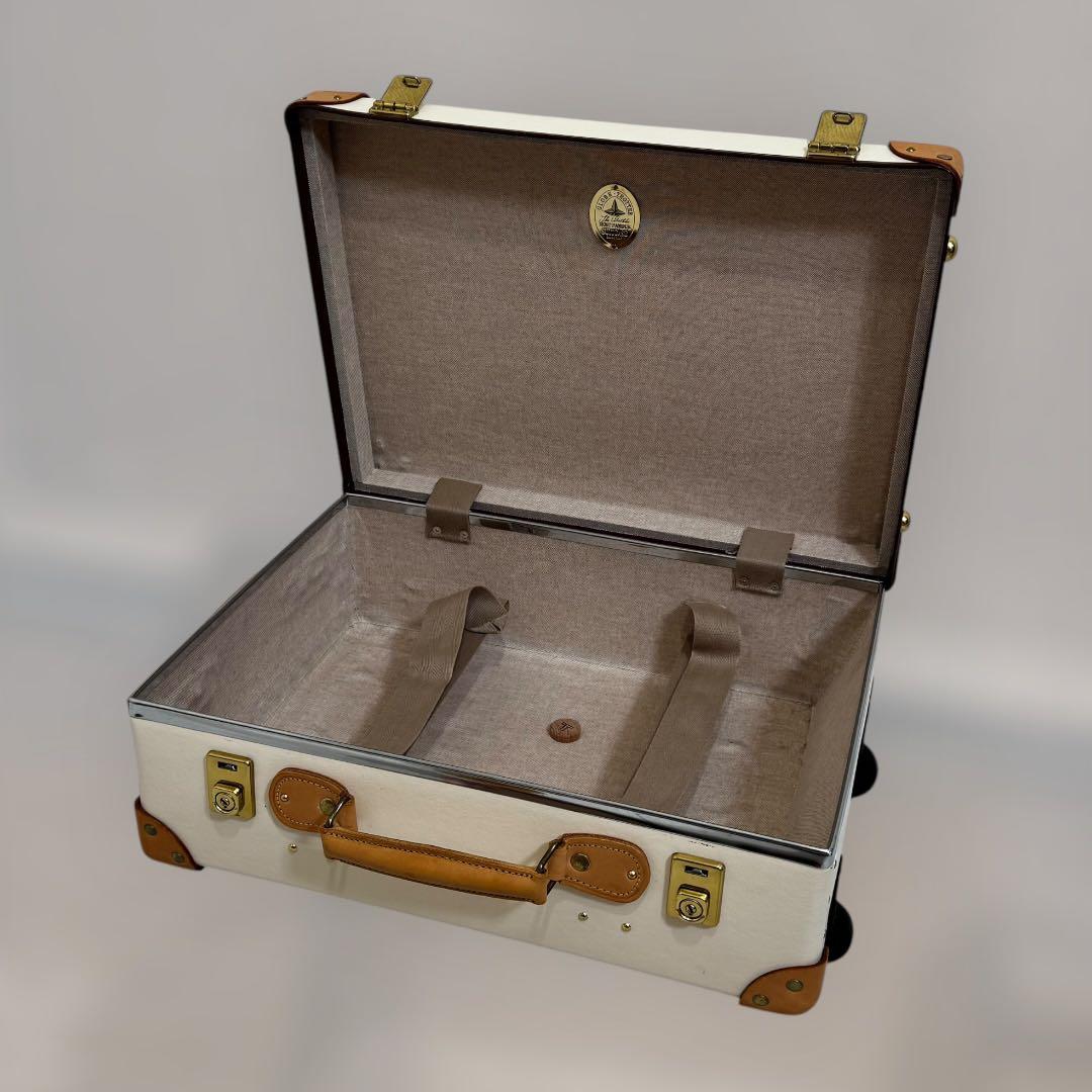 8465.グローブトロッター キャリーケース サファリ 18インチ アイボリー