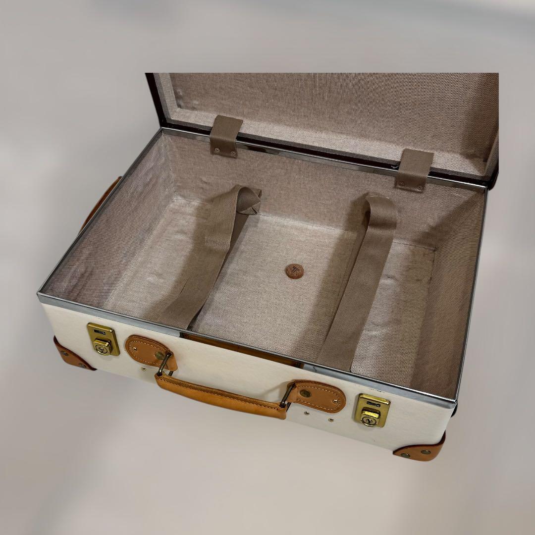 8465.グローブトロッター キャリーケース サファリ 18インチ アイボリー