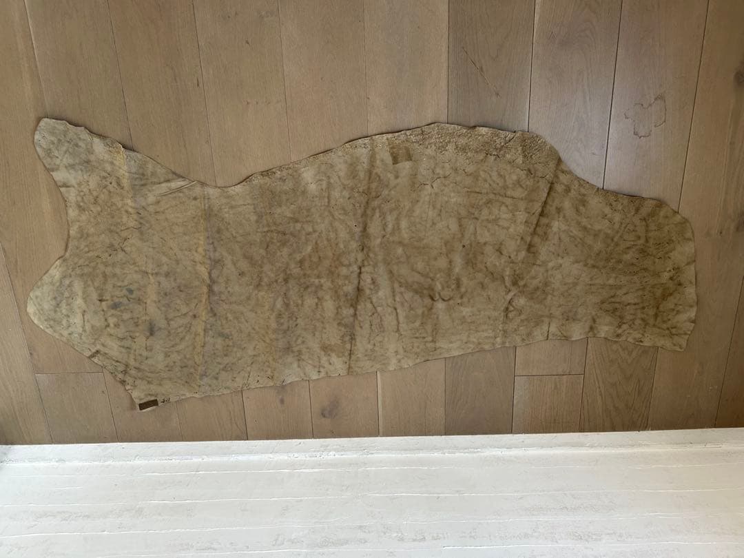 革製 ラグ 艶あり ディスプレイやベンチ上にも