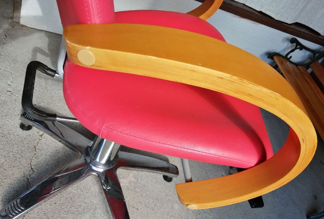 美容室　サロン　スタイリングチェア　椅子　赤