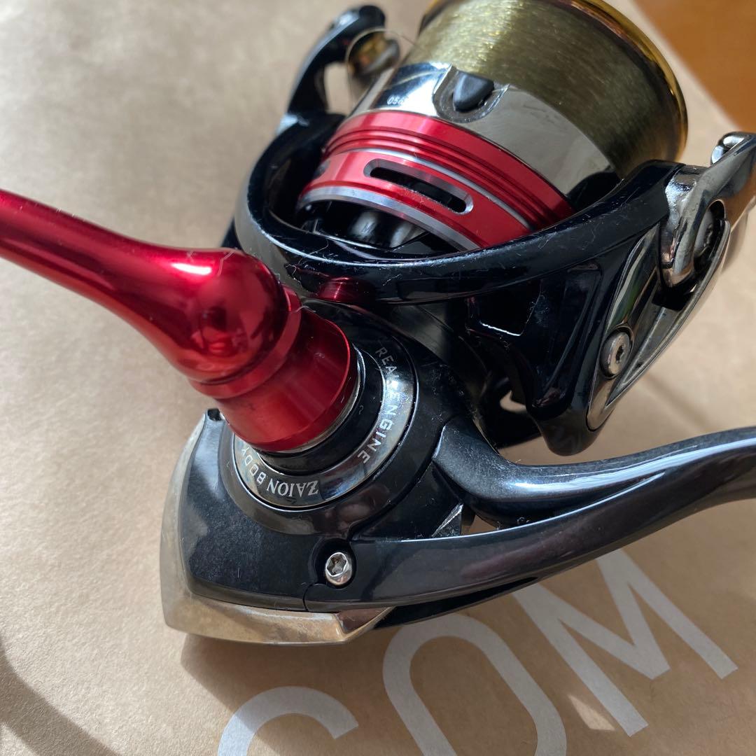 AEGIS 2506 スピニングリール 黒/赤　ダイワ