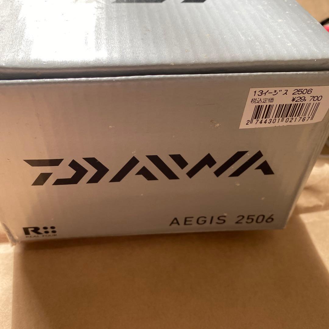 AEGIS 2506 スピニングリール 黒/赤　ダイワ