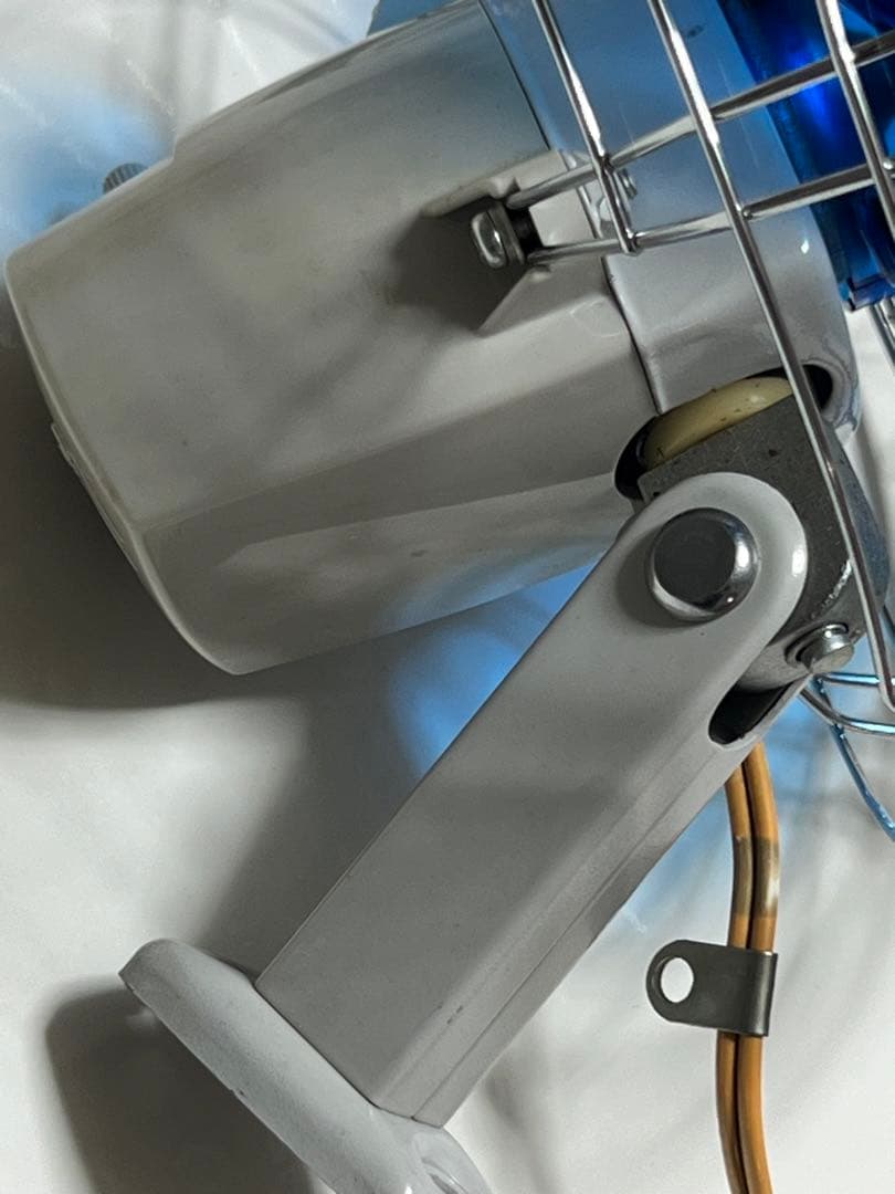 AUTO FAN 青い壁掛け扇風機 20cm