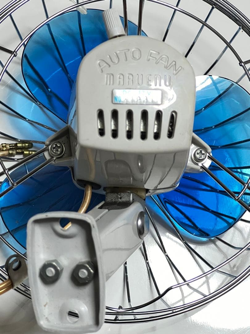 AUTO FAN 青い壁掛け扇風機 20cm