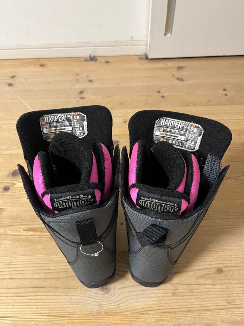 RIDE 女性用スノーボードブーツ グレー/ピンク