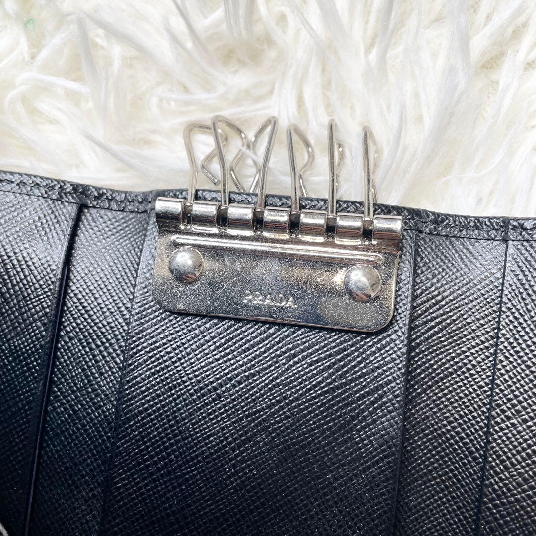 【未使用級 現行】プラダ 6連キーケース サフィアーノ レザー ブラック 三角