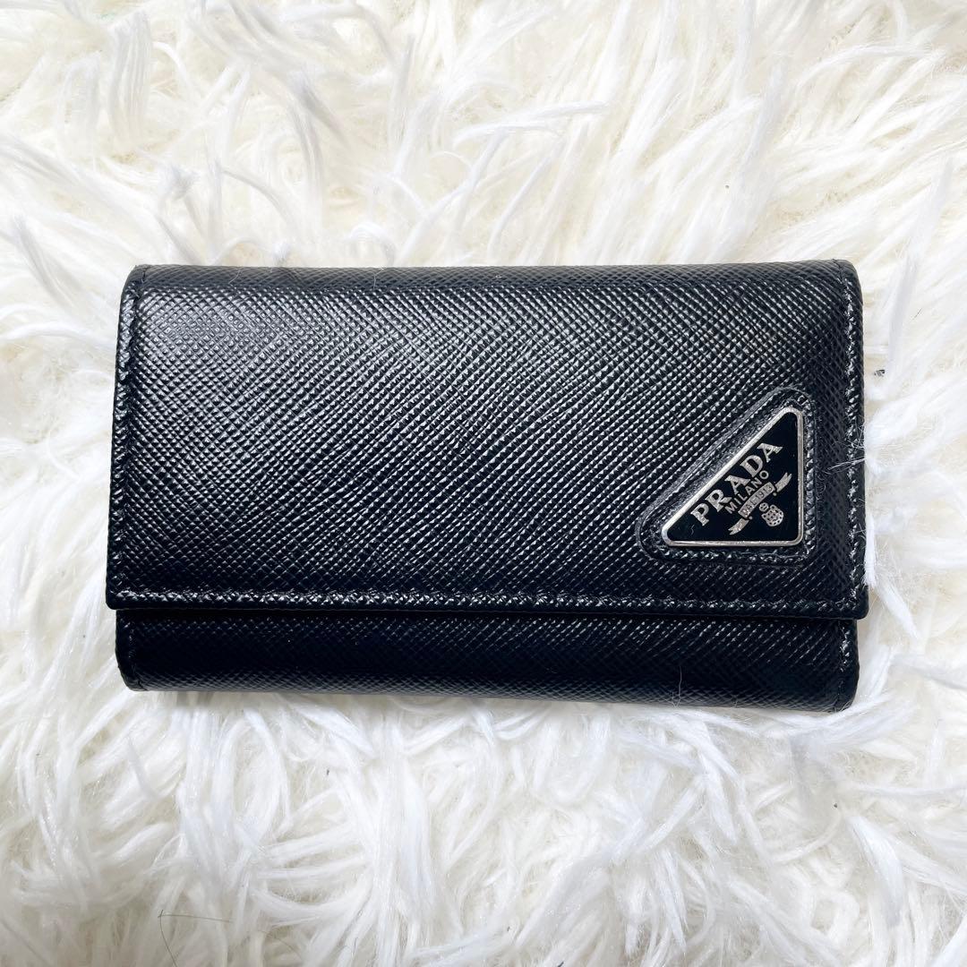 【未使用級 現行】プラダ 6連キーケース サフィアーノ レザー ブラック 三角