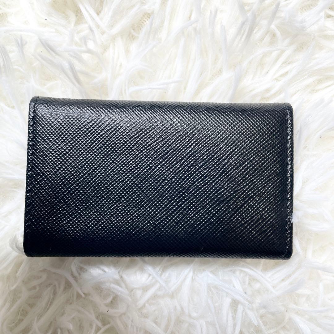 【未使用級 現行】プラダ 6連キーケース サフィアーノ レザー ブラック 三角