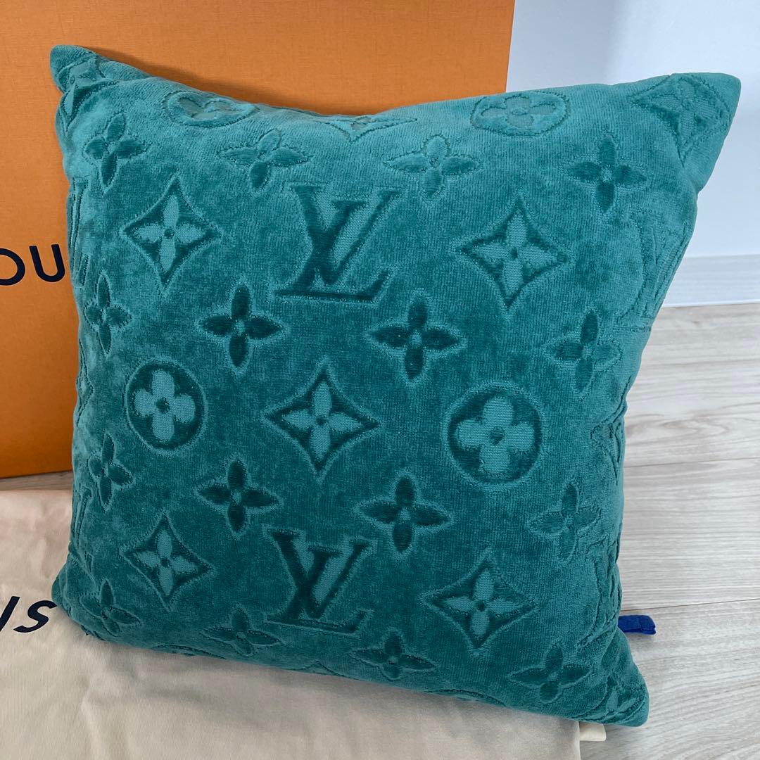 ルイヴィトン LV バケーション クッション グリーン - メルカリ