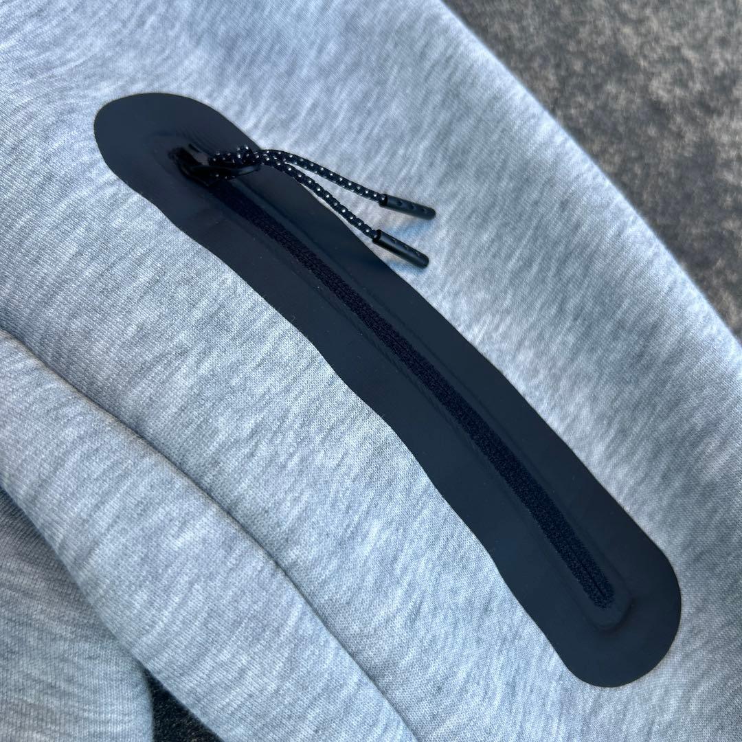 2025製 ナイキ テックフリース フルジップパーカー グレー 赤タグ