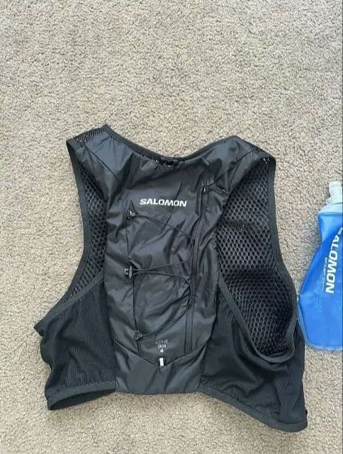 SALOMON ランニングベスト メッシュ ブラック 水筒2本付きの通販はau