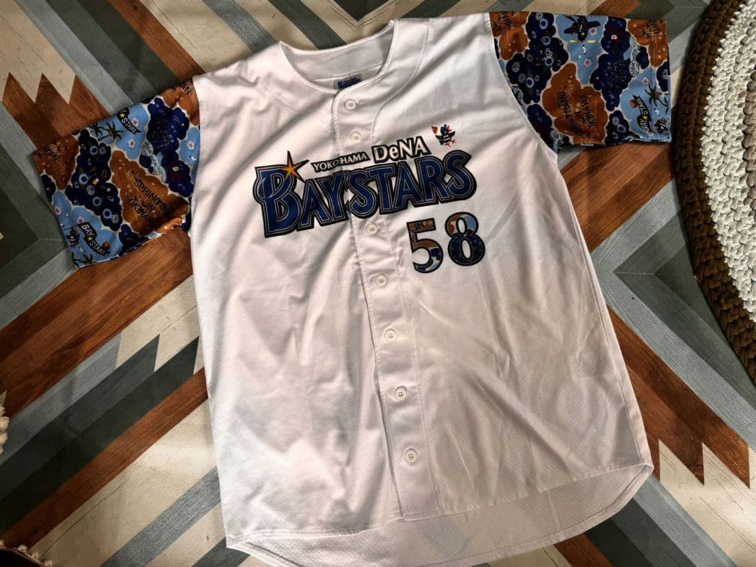 横浜DeNAベイスターズ】宜野湾キャンプ2025 紅型ユニフォーム 梶原58