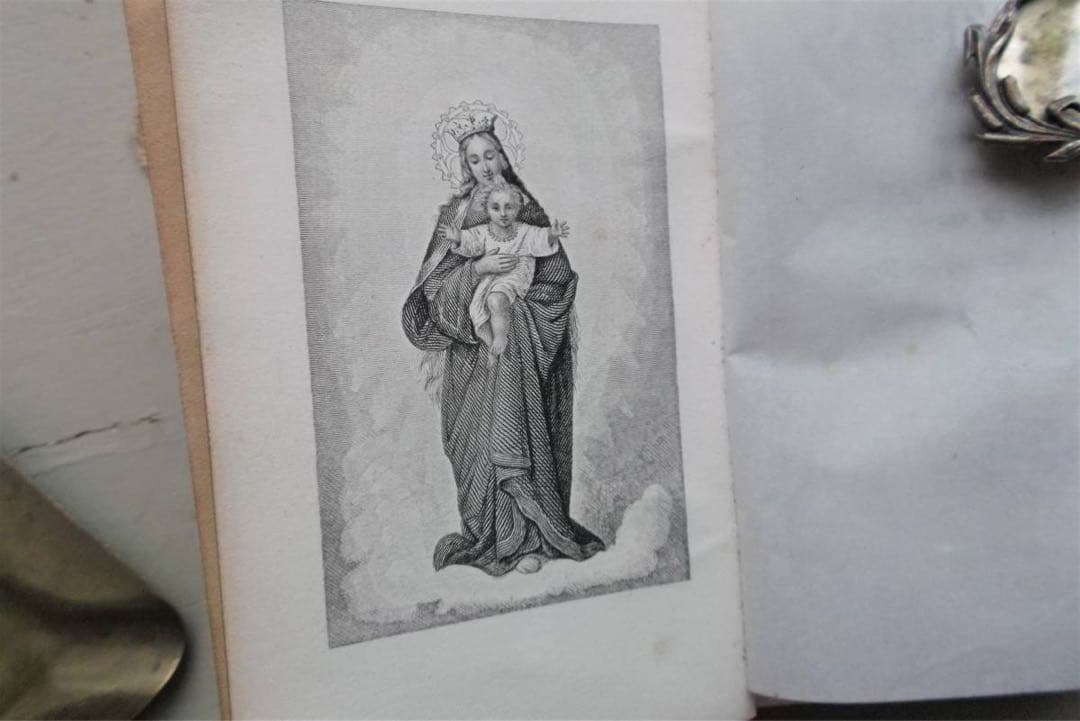 フランスアンティーク■アイボリーの表紙の祈祷書 花 古い本　セルロイド