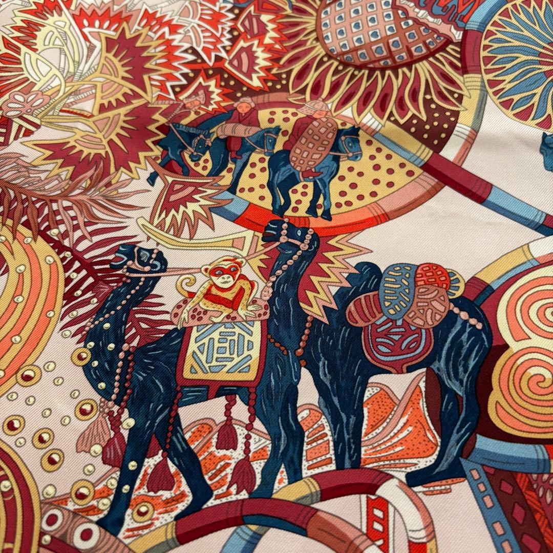 エルメス カレ90 『AU FIL DU CARRE カレの赴くままに』スカーフ