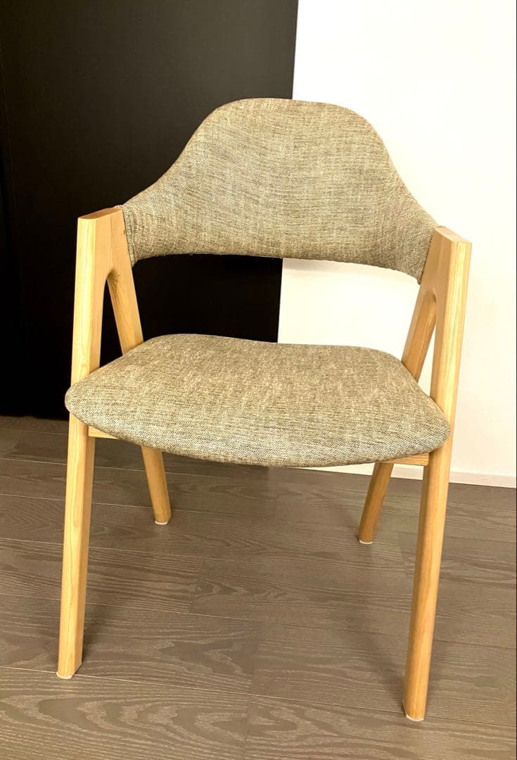 美品 天然木 無垢 ダイニングチェア 椅子 一脚 ブラス 木製脚 ベージュ張地