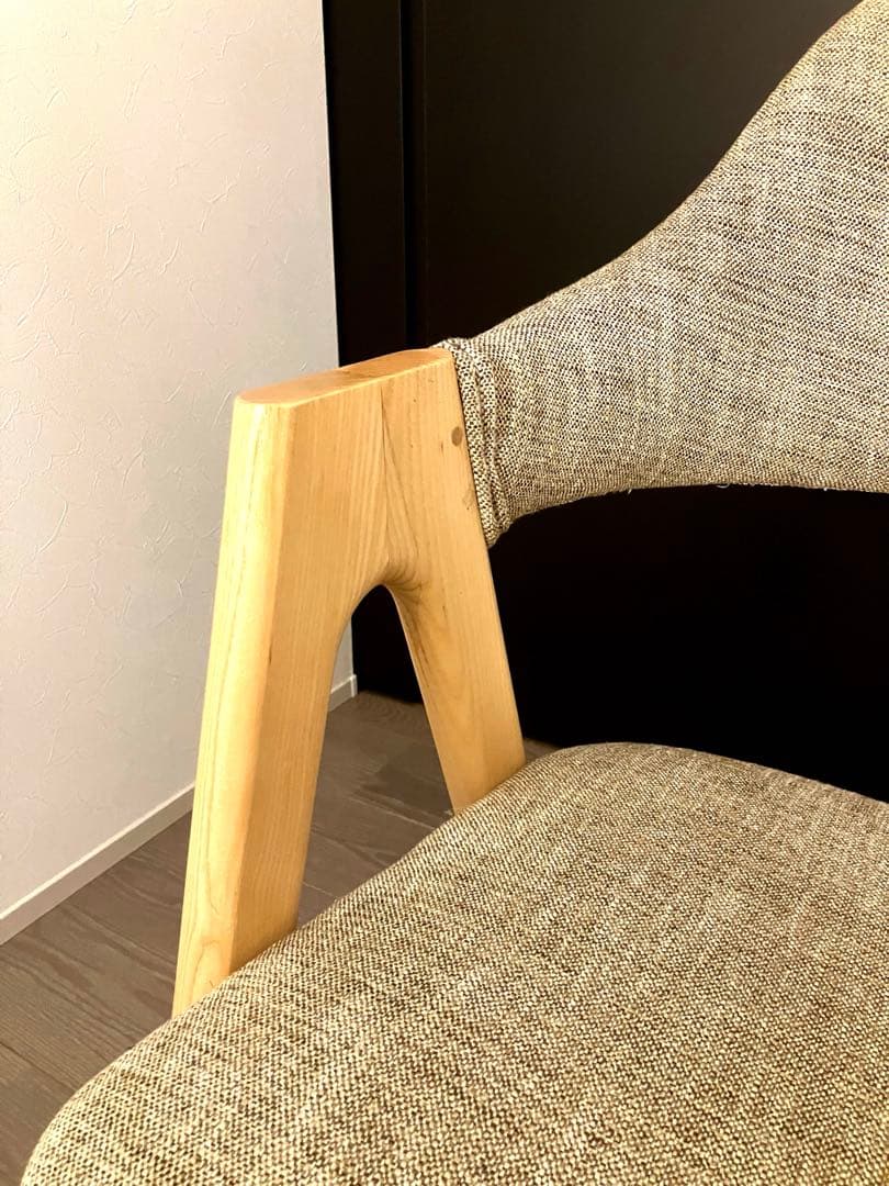 美品 天然木 無垢 ダイニングチェア 椅子 一脚 ブラス 木製脚 ベージュ張地