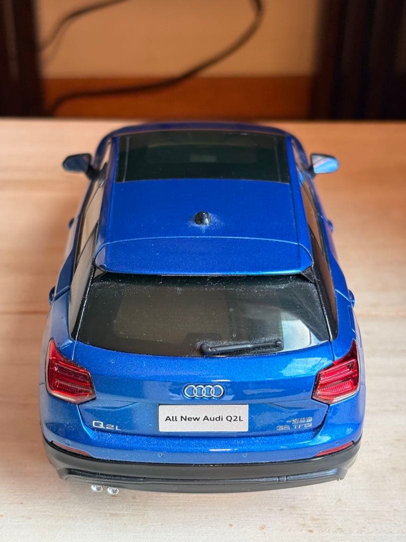 超美品❗️全開閉 希少Audi Q2L ミニカー 青色1/18 ミニカー Q2L 青色1