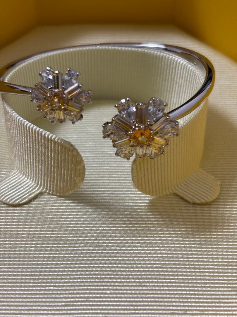 スワロフスキー　Idyllia バングル　フラワー