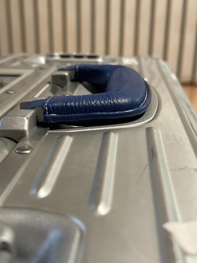 リモワ　ハンドル本革加工　イタリア　アドリアレザー