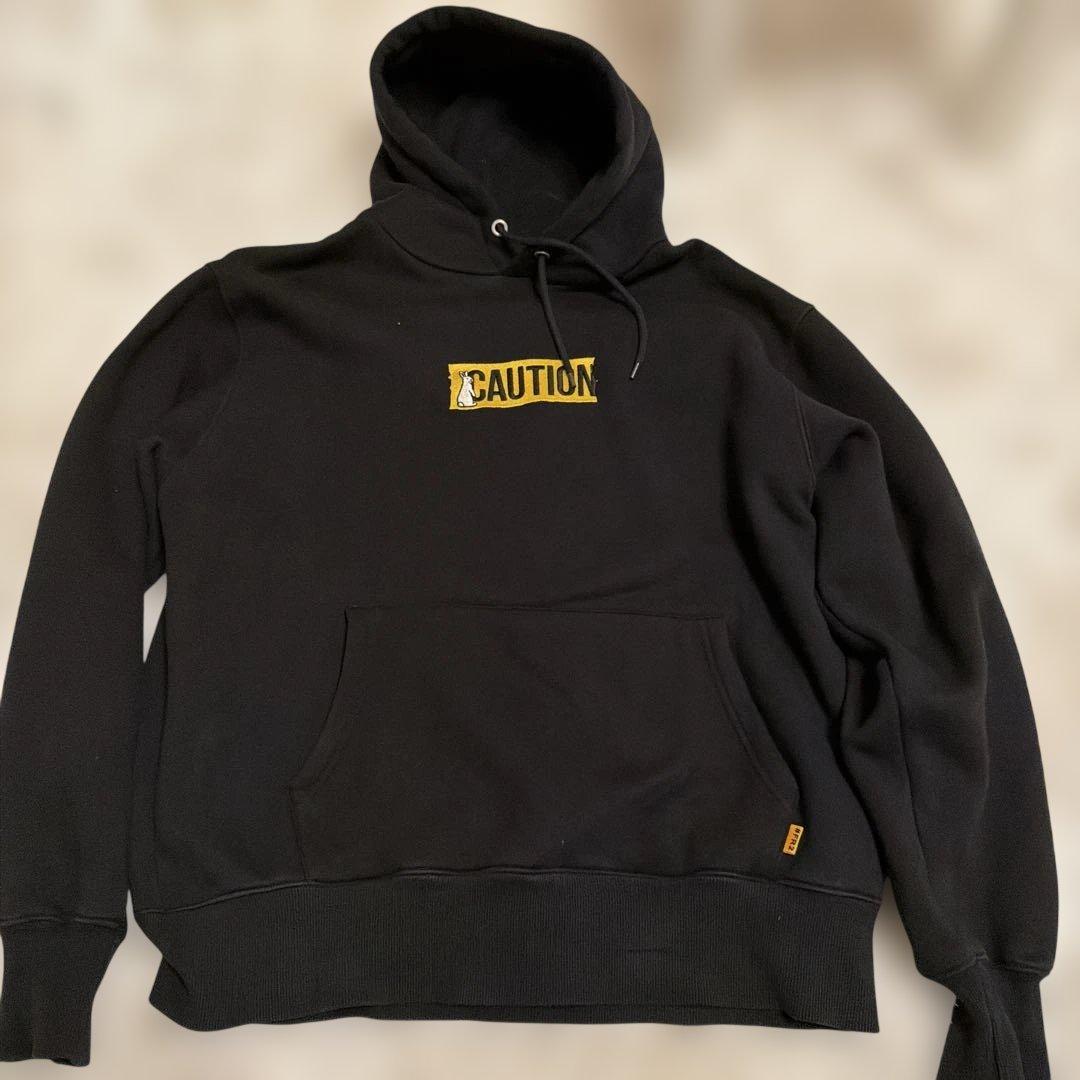 黒 CAUTIONロゴ パーカー #FR2