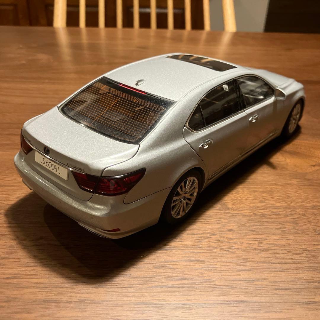 オートアート 1/18 レクサス LS600hL シルバー ミニカー