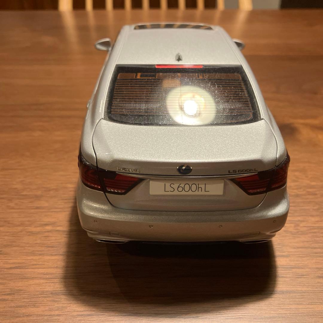 オートアート 1/18 レクサス LS600hL シルバー ミニカー