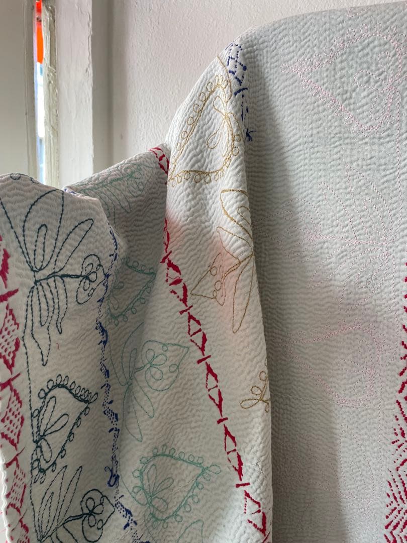 ꕥ未使用ꕥヴィンテージラリーキルト 花 ボタニカル刺繍カンタキルトマルチカバー