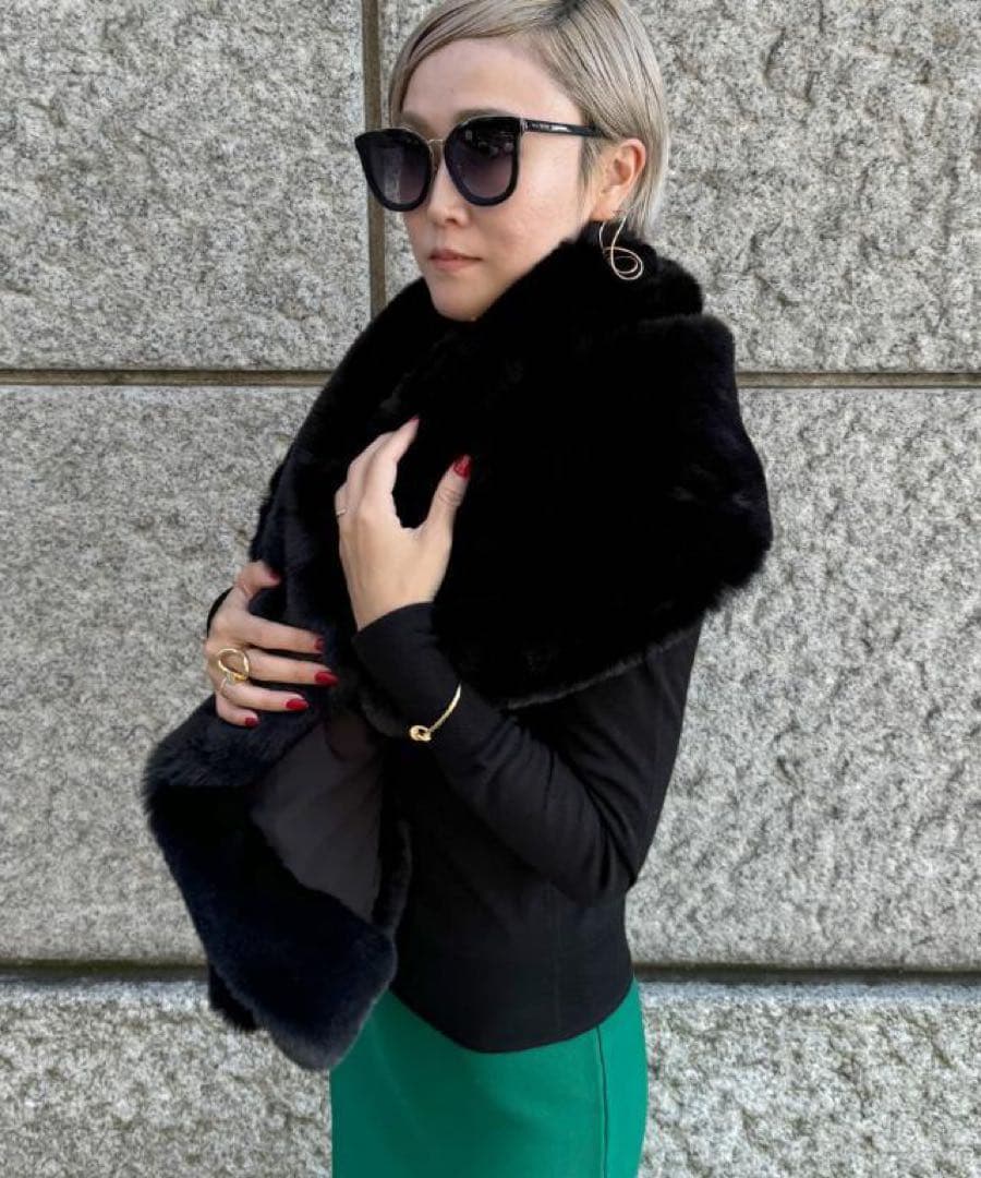 JENNE リッチボリュームファーケープ　ブラック