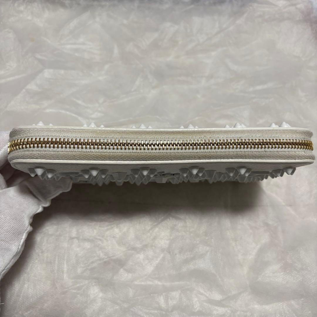 美品✨ルブタン パネトーネ ホワイト 長財布 完売品 スタッズ ラウンド