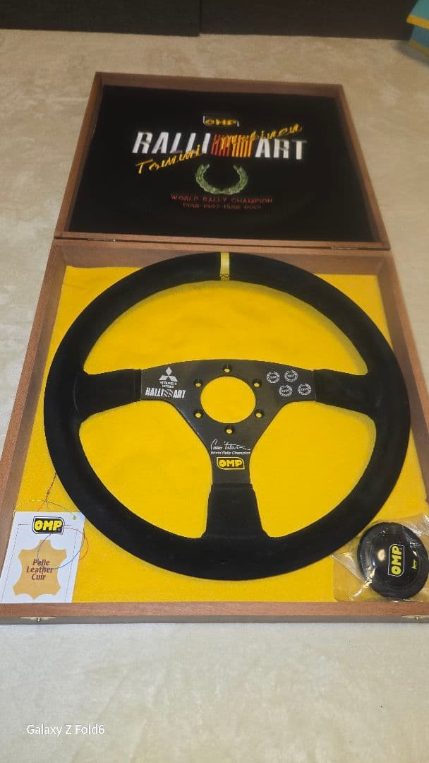 OMP トミー・マキネンWRC４連覇記念モデルステアリング 世界限定500本