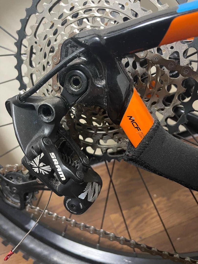 27.5インチのカスタムメイドカーボンフレームマウンテンバイク