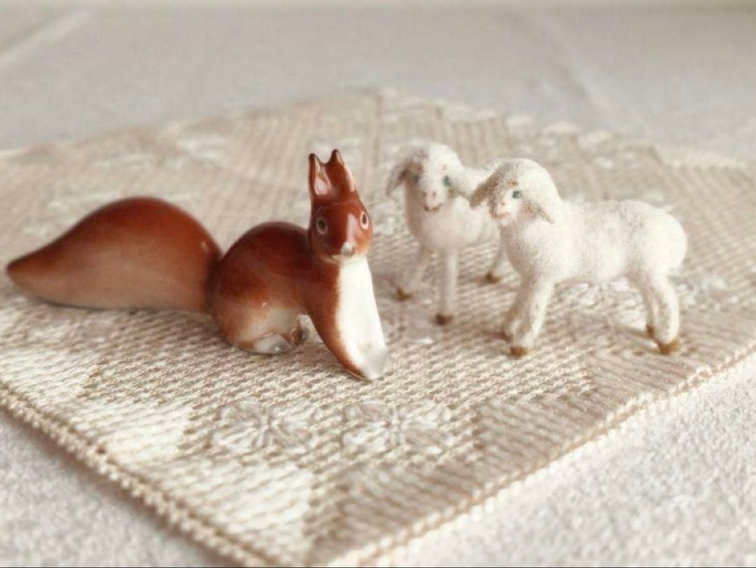 * vintage pottery ❀ ふんわりしっぽ 赤茶色のリスさん