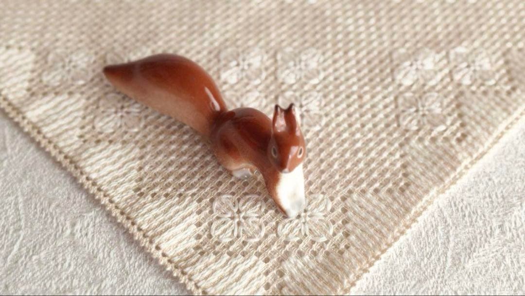 * vintage pottery ❀ ふんわりしっぽ 赤茶色のリスさん