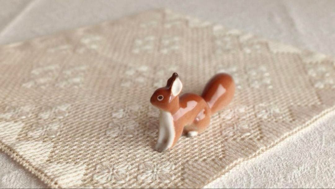 * vintage pottery ❀ ふんわりしっぽ 赤茶色のリスさん