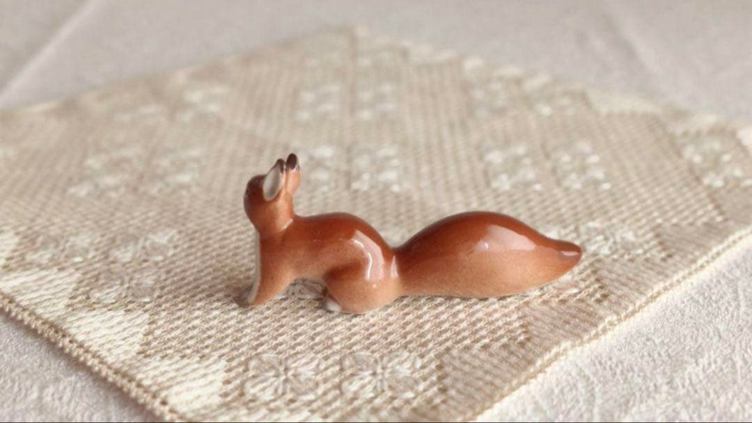 * vintage pottery ❀ ふんわりしっぽ 赤茶色のリスさん
