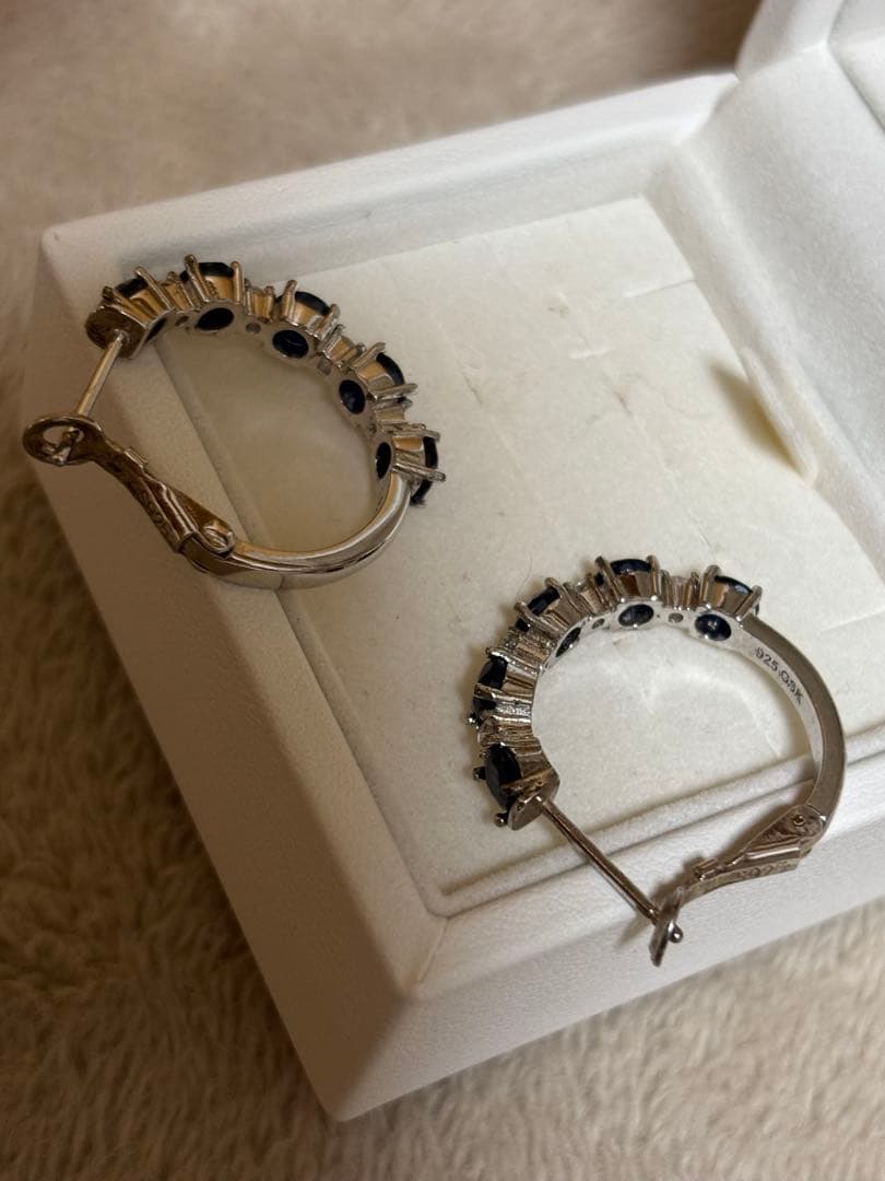 サファイアピアス (天然サファイア) 2.74カラット＊(正規品)保証カード付き