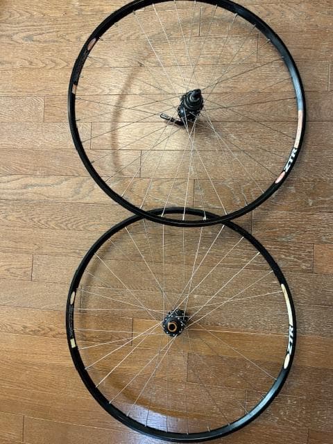 26インチホイール、XTRハブ、リム：STANS No Tube、センターロック