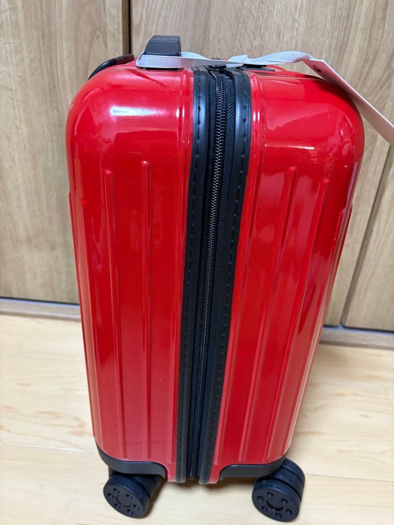 リモワRIMOWA ESSENTIAL LITE MINIレッド19L