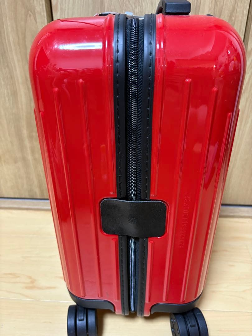 リモワRIMOWA ESSENTIAL LITE MINIレッド19L