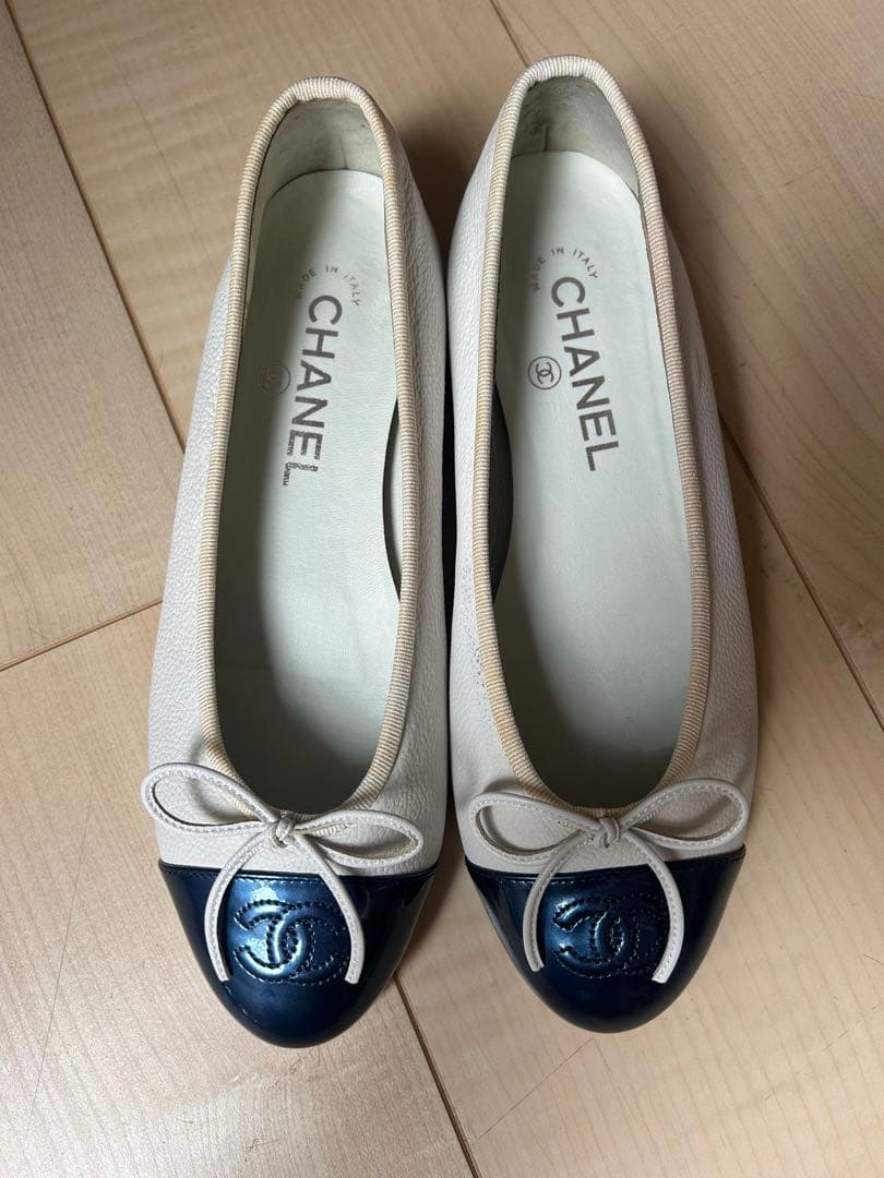 CHANEL バレエシューズ ホワイト/ネイビー36,5 - メルカリ