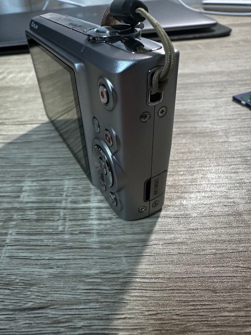 美品 Casio EXFILM EX-Z200 付属品完備 バッテリー2つ