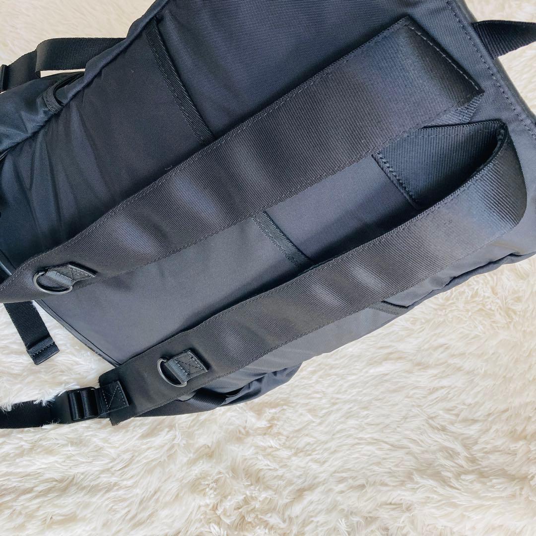 【極美品】イアパピヨネ 撥水レザーコンビライトリュック ブラック ユニセックス